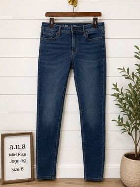 👖✨ a.n.a. Mid Rise Stretch Jeggings Size 6 Dark Wash Skinny Denim Jeans